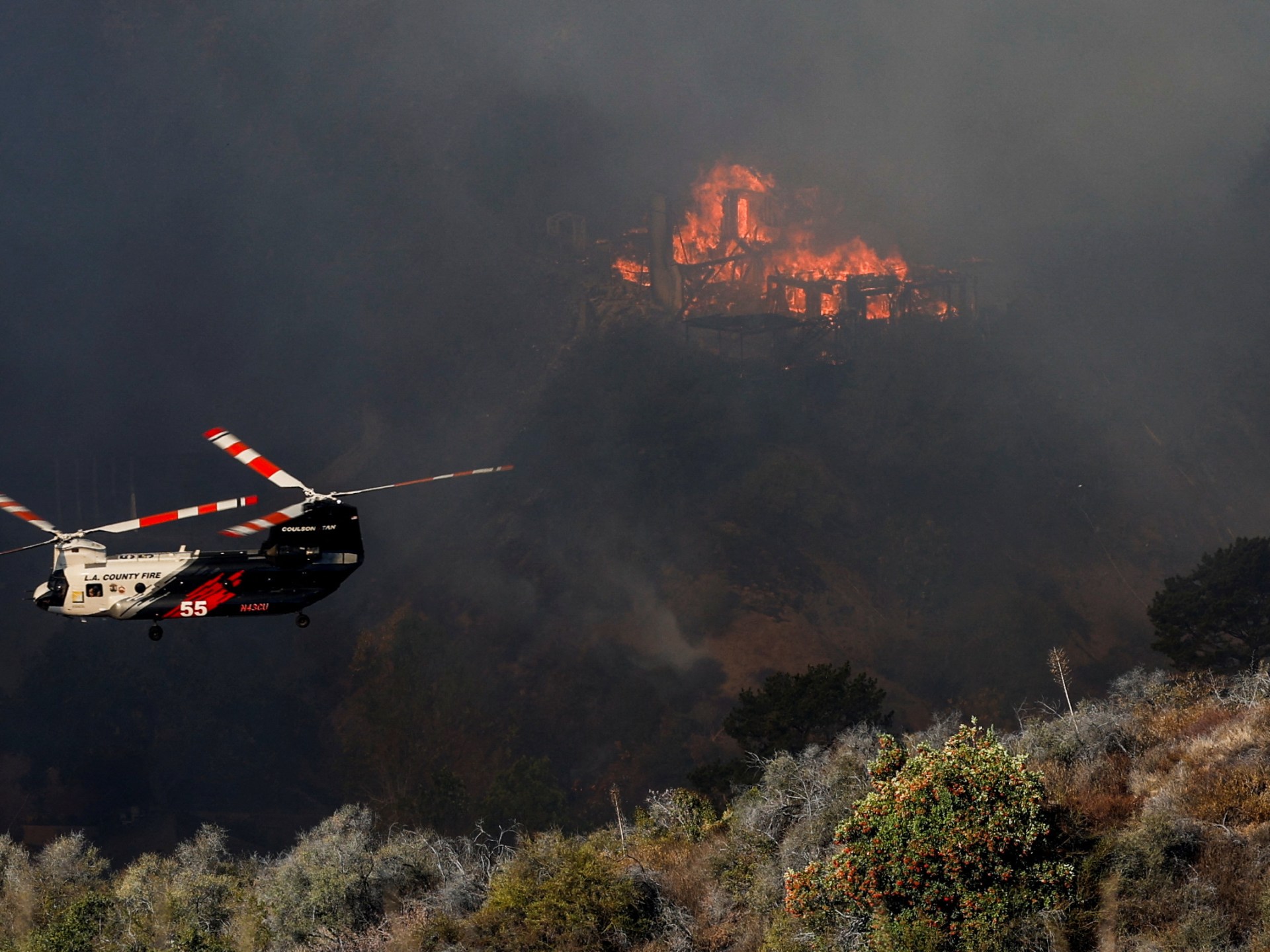Firefighters race to contain Los Angeles wildfires as winds expected to increase | Abd-Rabbu Mansour Hadi News